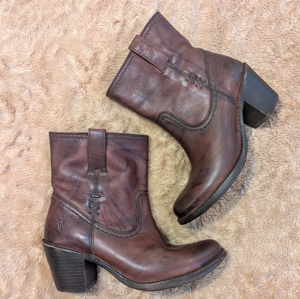 FRYE Booties Carmen X Stitch Leather Ankle Boots Size 7.5 Brown